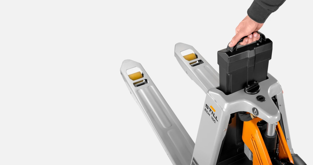 STILL_Produkt_ECH_15C_Batteriewechsel-2_4096x2160